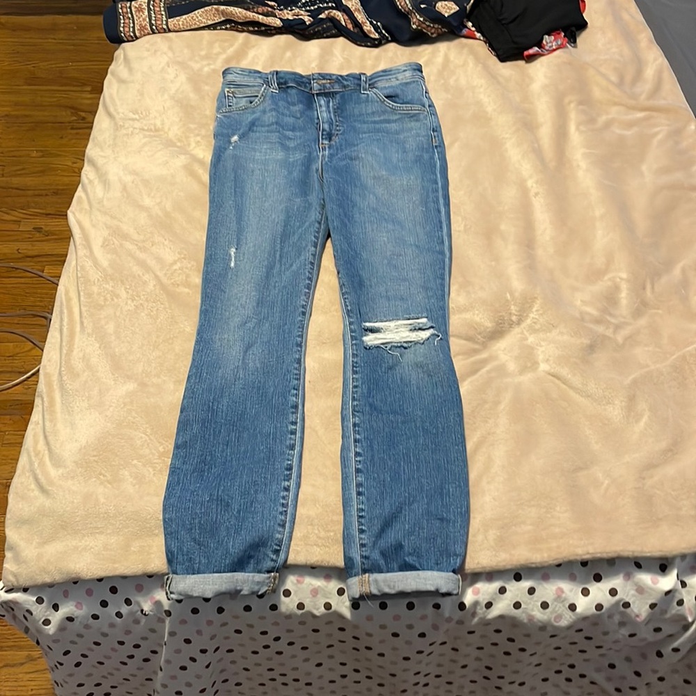 joes jeans 28 waist. Capri ripped jeans.